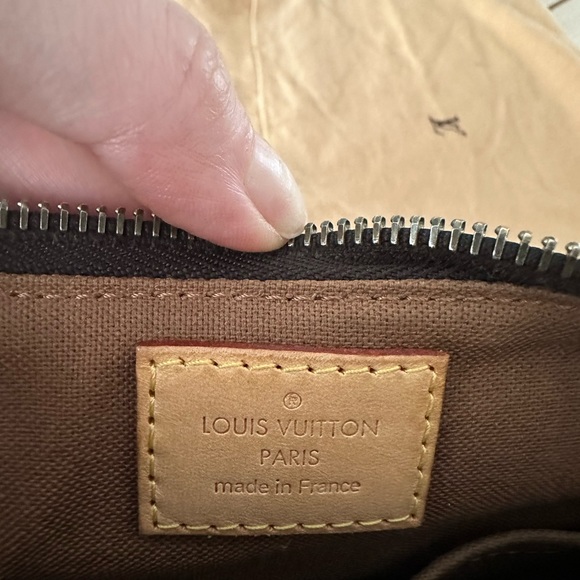 Louis Vuitton Monogram Shoulder Bag - Picture 5 of 9